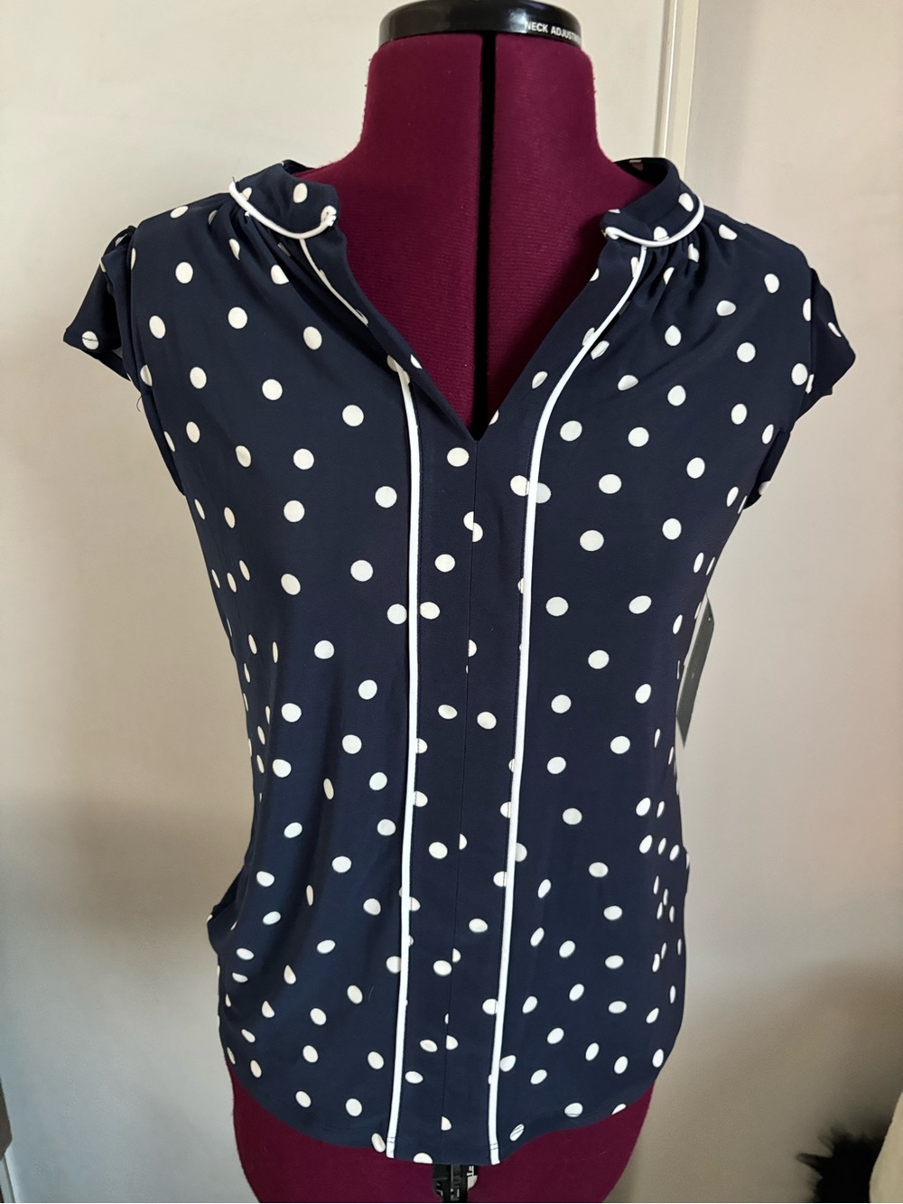 NWT Tommy Hilfiger Polka Dot Navy and white Women's Cap Sleeve Blouse, Size XS